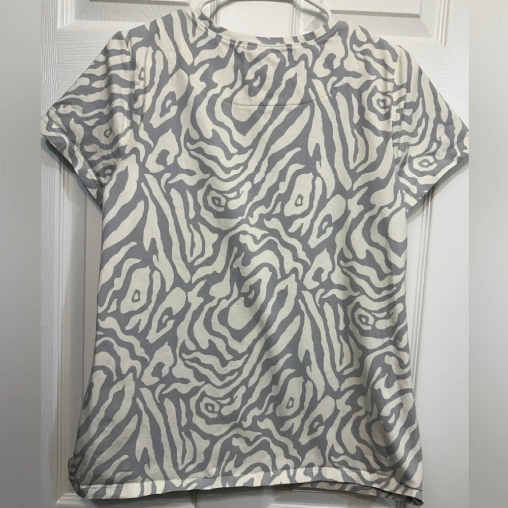 Gray and Cream Patterned T-Shirt - Picture 3 of 6